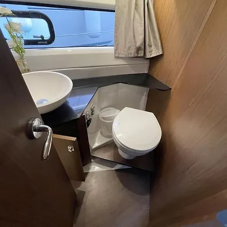 Bella Storia Ii 船上ホテル *